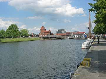 Holstenhafen – Blick Richtung Drehbrücke