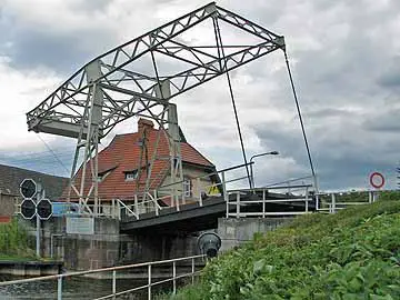 Rhin – Klappbrücke und Schleuse Altfriesack