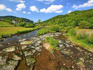 Eder – Blick von der Furtbrücke flussaufwärts