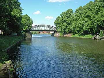 Kanal-Trave – Blick von Süden auf die Hüxtertorbrücke