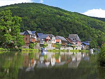 Lahn – historische Stadtfront Dausenau