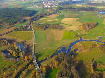 Waldnaab – Streckenbeginn Wehr oberhalb der Straßenbrücke