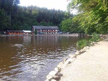 Deininger Weiher – Bick zum Nordende mit Gastwirtschaft