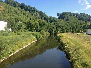 Sieg – Blick von der Brücke Herrenwiese, flussaufwärts