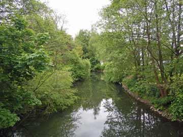 Wupper – Brücke Ohl- / Gartenstraße, Blick flussaufwärts