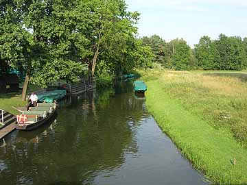 Südumfluter – Brücke Hauptstraße, Blick flussaufwärts