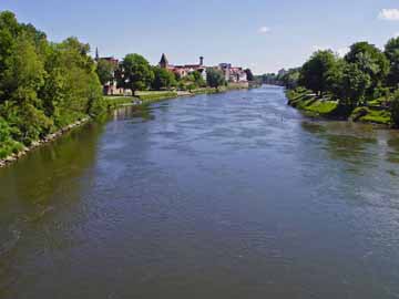 Donau – Blick von der Eisenbahnbrücke flussabwärts