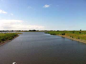 Leyhörner Binnentief – Blick von der Klappbrücke Richtung Westen