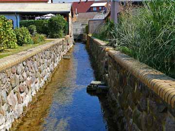 Lindower Stadtfließ – August-Fischer-Straße, Fließ aus Richtung Wutzsee
