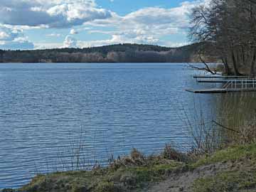 Wurlsee – Stege am Ostufer des Sees