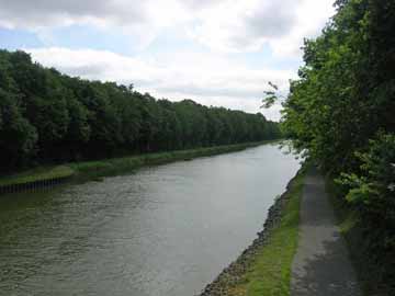Dortmund-Ems-Kanal (DEK) – Blick von der Brücke Richtung Venhauser Schleuse