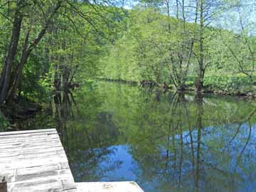 Fränkische Saale – Badesteg unterhalb der Brücke Michelau
