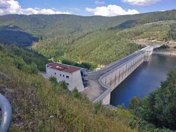 Talsperre Leibis-Lichte – Blick auf die imposante Staumauer