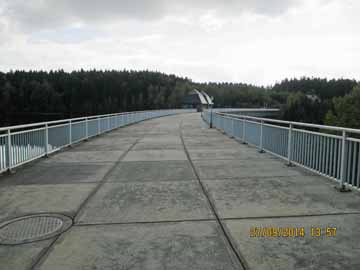 Talsperre Werda – auf der Staumauer