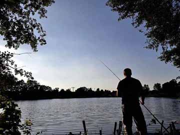Brettmühlenteich – Angler am Sommerabend