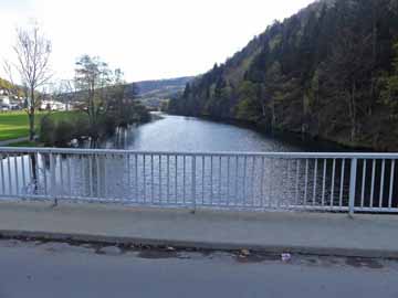 Lenne – Lenne-Brücke Ehlhausen, Blick flussaufwärts