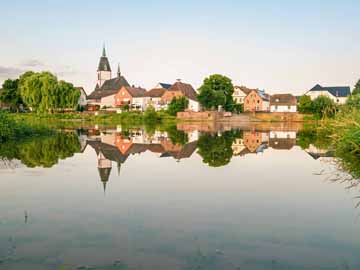 Weser – Blick über die Weser auf Lüchtringen