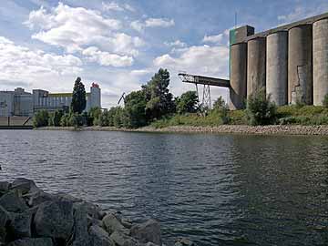 Düsseldorfer Hafen – Blick zur Hafeneinfahrt