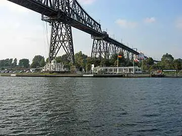 Nord-Ostsee-Kanal (NOK) – Rendsburger Hochbrücke mit Schwebefähre