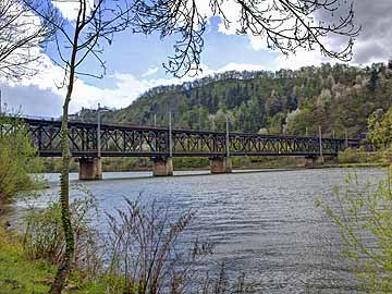 Mosel – Doppelstockbrücke Bullay-Alf