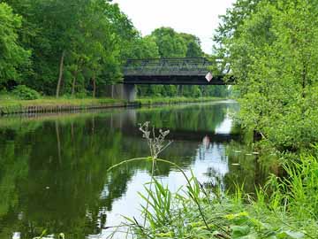 Vosskanal – Blick auf die Brücke Havelstraße, B 167