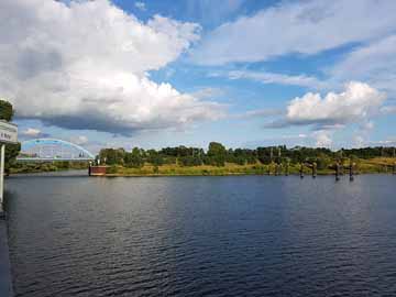 Hafen Wittenberge – Blick vom Nordufer Richtung Brücke Elbdeich