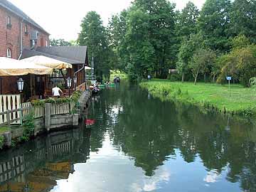 Spree – Blick von der Brücke Dorfstraße flussaufwärts