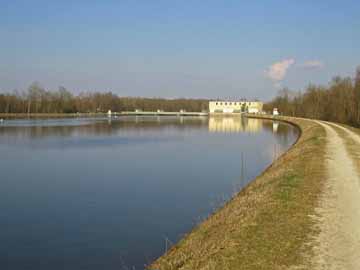 Donau – Aufnahme flussabwärts Richtung Kraftwerk