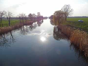 Saale-Leipzig-Kanal (SLK)&nbsp;&ndash;&nbsp;Ochsenkopfbrücke, Blick in Richtung Leuna