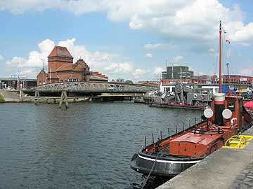 Holstenhafen – Drehbrücke am östlichen Hafenende
