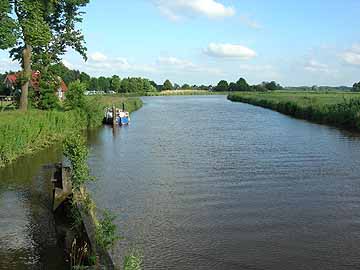 Jümme – Brücke Burgstraße, Blick flussaufwärts