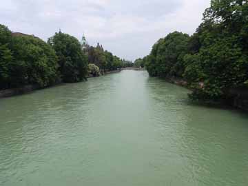 Isar – Blick von der Inneren Ludwigsbrücke flussabwärts