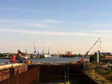 Binnenhafen Emden – Nesserlander Schleuse, Blick Richtung Industriehafen