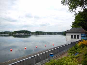 Bevertalsperre – Blick vom Talsperrenüberlauf Richtung Nordwesten