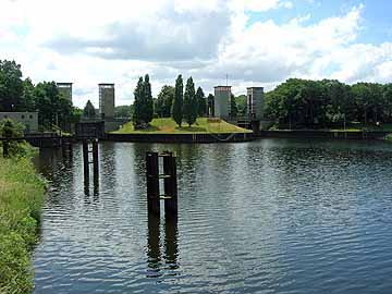 Dortmund-Ems-Kanal (DEK) – Blick aus Norden auf die Schleuse Meppen