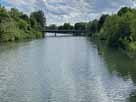 Donau – Blick vom Steg am Bootshaus flussaufwärts