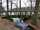 Böbereckensee – Verbindungsgraben mit Brücke zum Arboretum