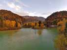 Isar (Fall) – Herbst an der Isar unterhalb des Sylvensteindamms