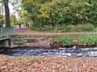 Panke – an der Fußgängerbrücke im Bürgerpark von Pankow