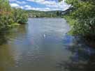 Ahr – Holzbrücke an der Ahrmündung, Blick flussabwärts