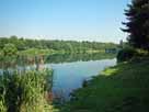 Autobahnweiher – Blick vom östlichen Ufer auf den See