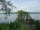 Trammer See – Bootsanleger mit Blick auf Bornholts Warder
