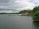 Großer Eutiner See – Blick von der Fußgängerbrücke auf das Freibad