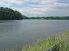 Ehreshovener Stausee – Blick über den Stausee Richtung Turbinenhaus